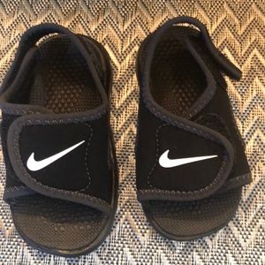 Brand new toddler boy Nike sandals size 5